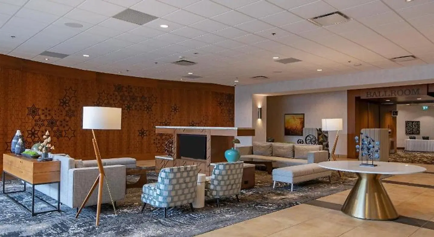 DoubleTree by Hilton Hotel & Conference Centre Regina LOUNGE_LOBBY