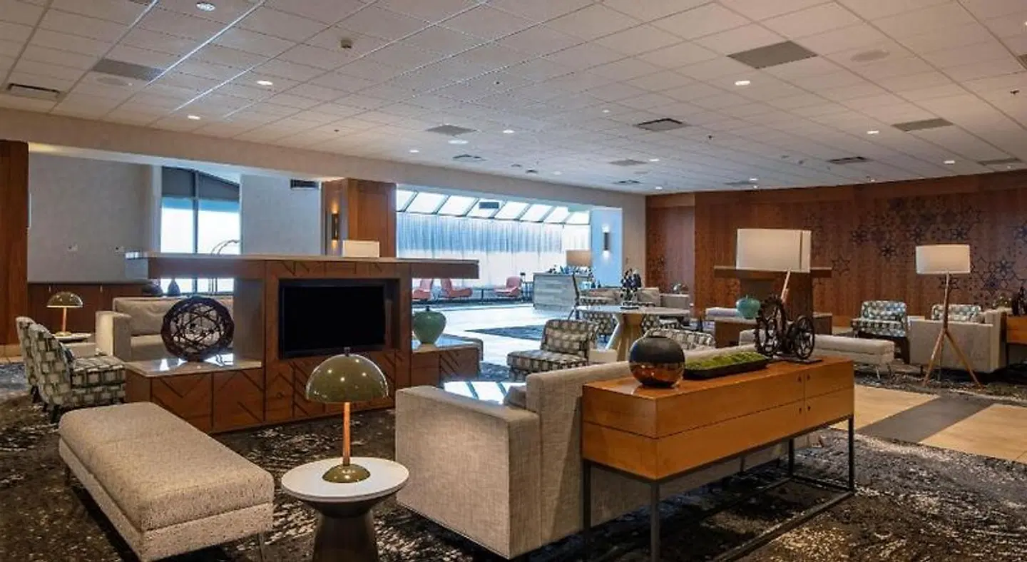 DoubleTree by Hilton Hotel & Conference Centre Regina LOUNGE_LOBBY