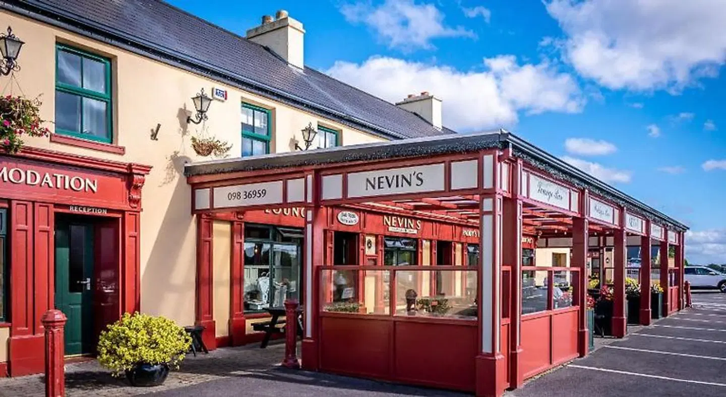 Nevins Inn EXTERIOR