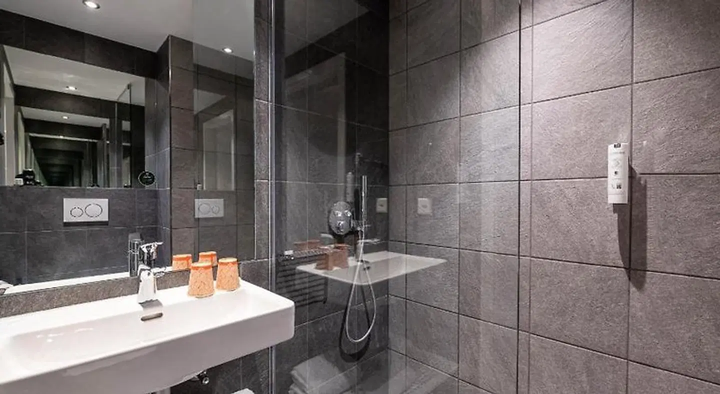 B&B Hotel Geneva Airport Badezimmer