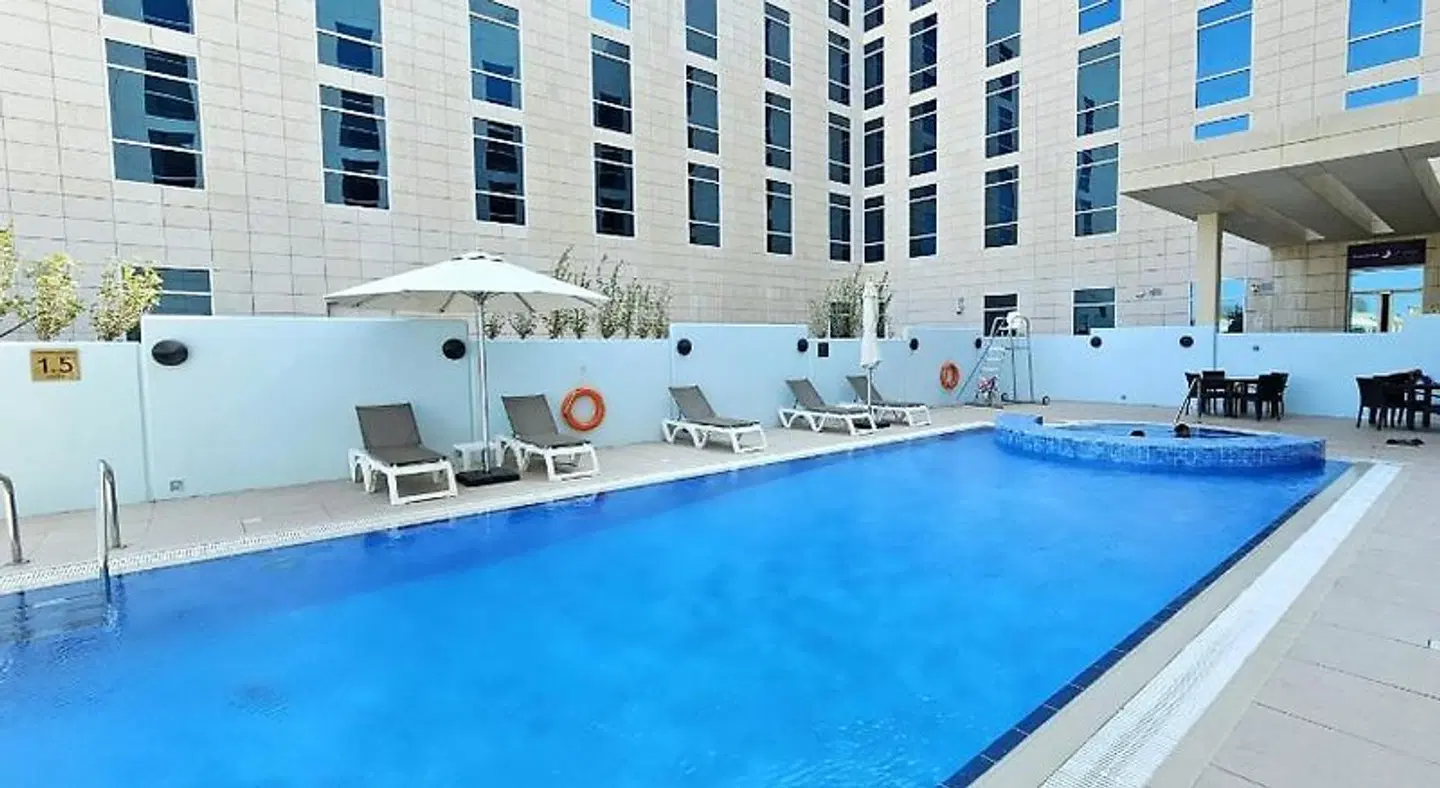 Premier Inn Doha Education City OUTDOOR_POOL