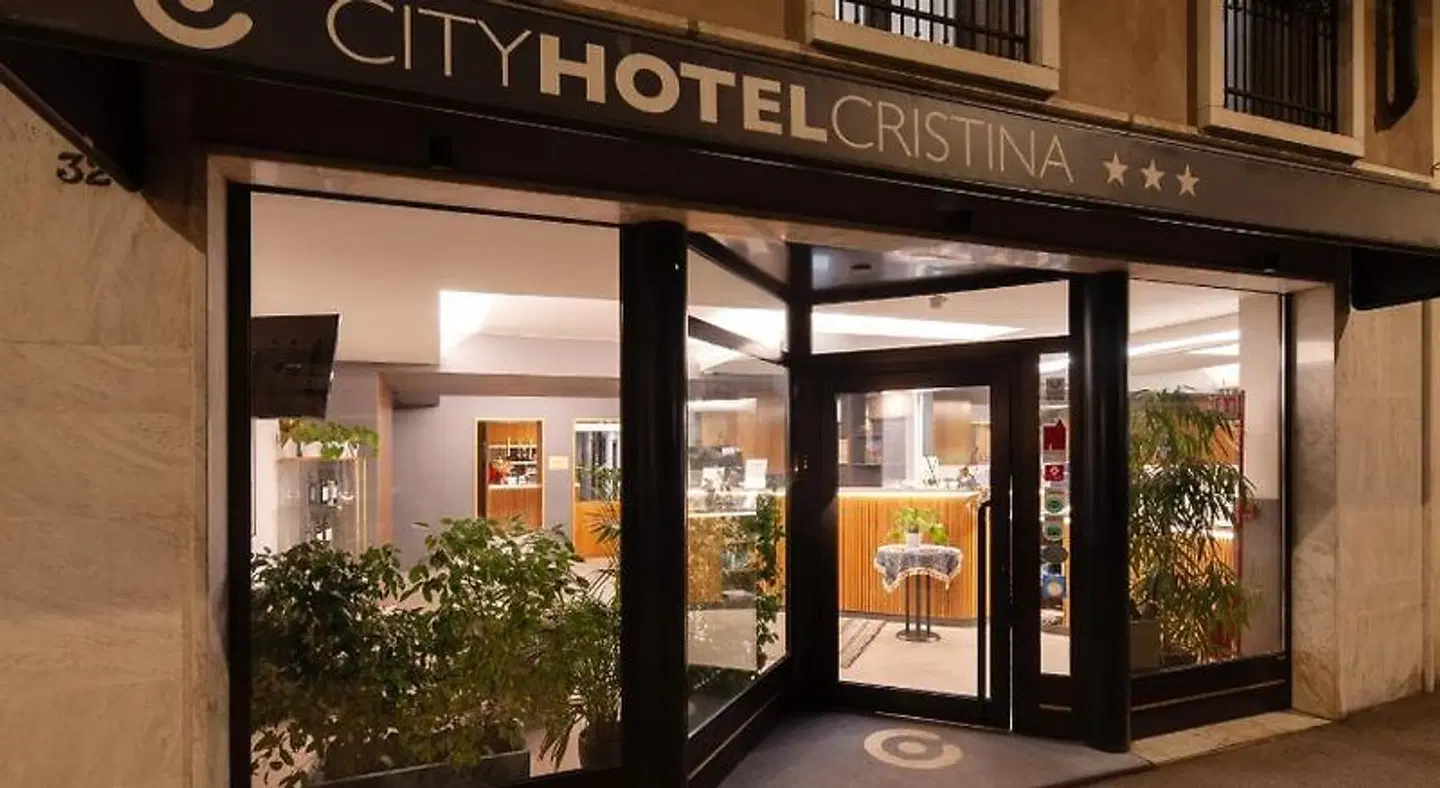 Cristina EXTERIOR