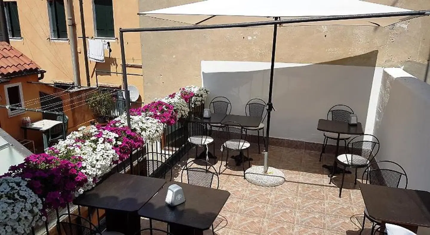 Al Portico Guest House Terrasse
