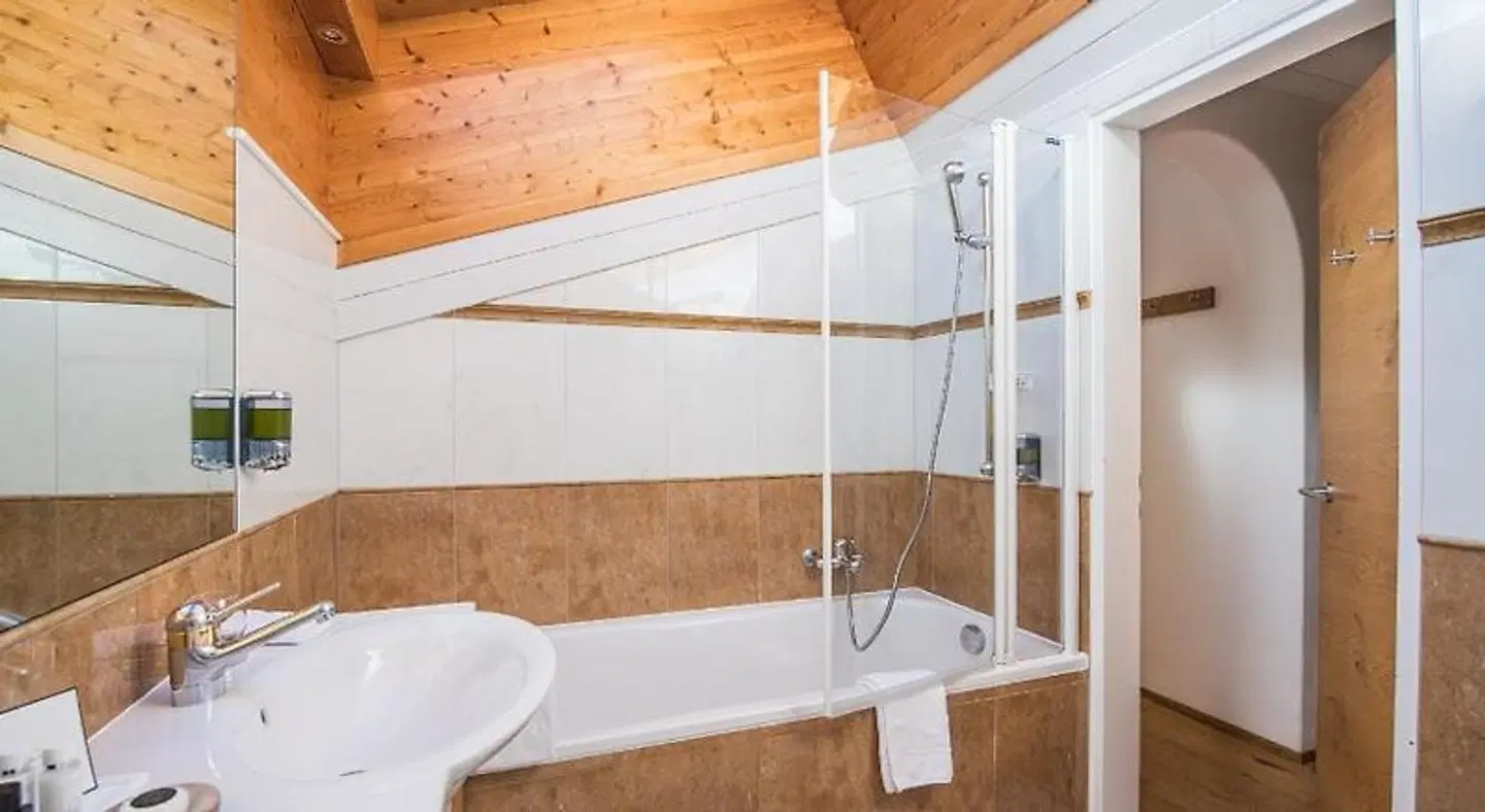 Swiss Alpine Allalin Badezimmer