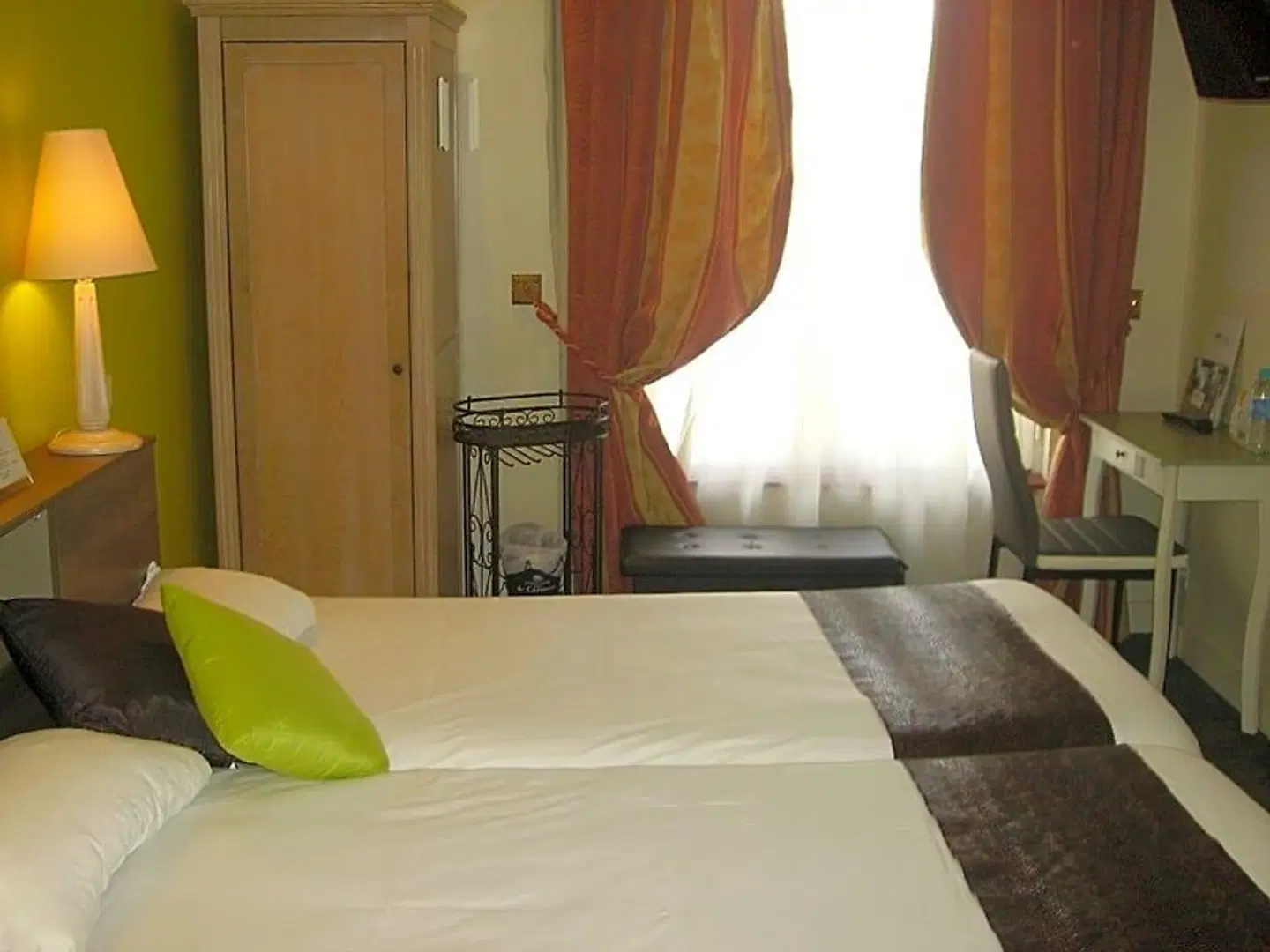 Brit Hotel Aux Sacres Reims Centre ROOM_EXAMPLE