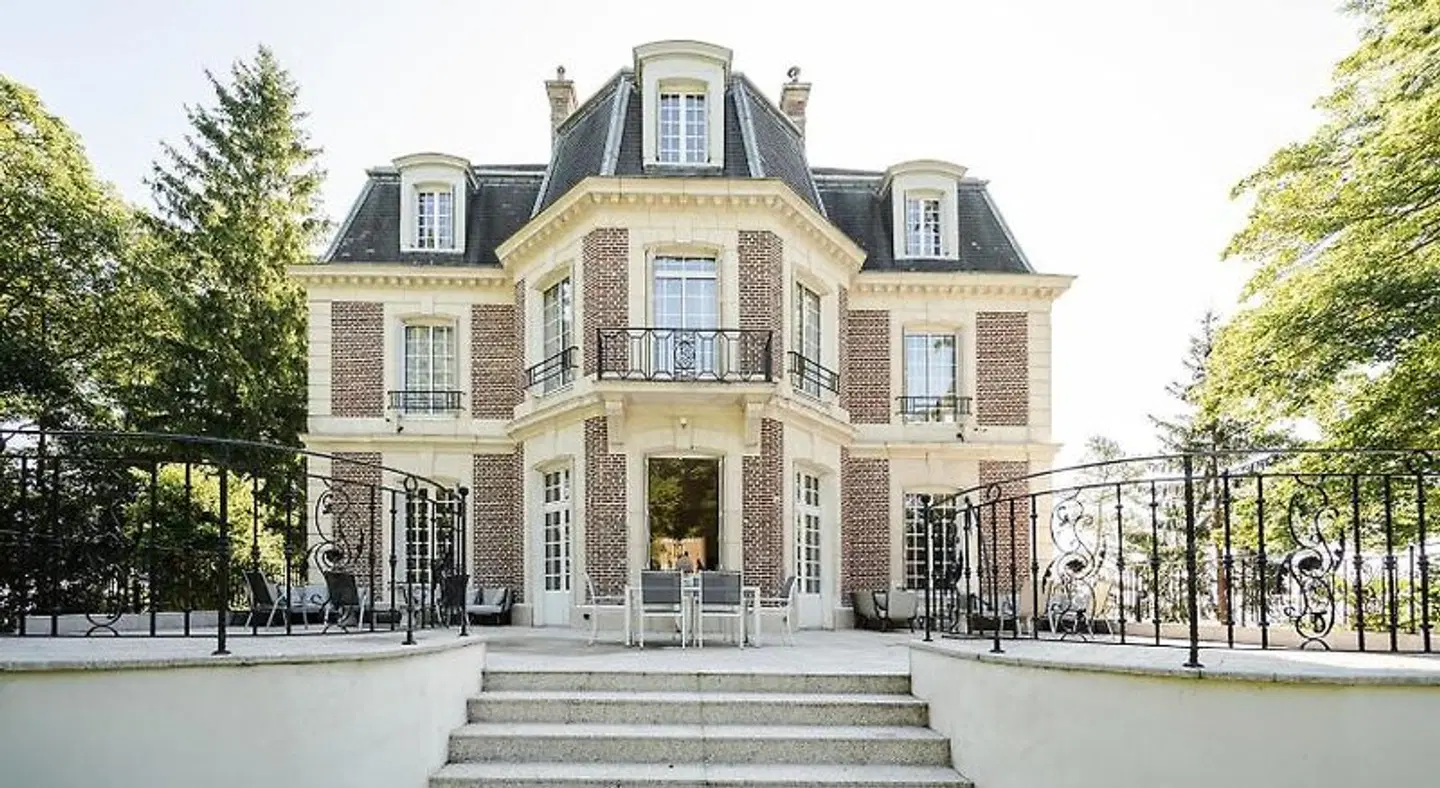 Le Castelet EXTERIOR