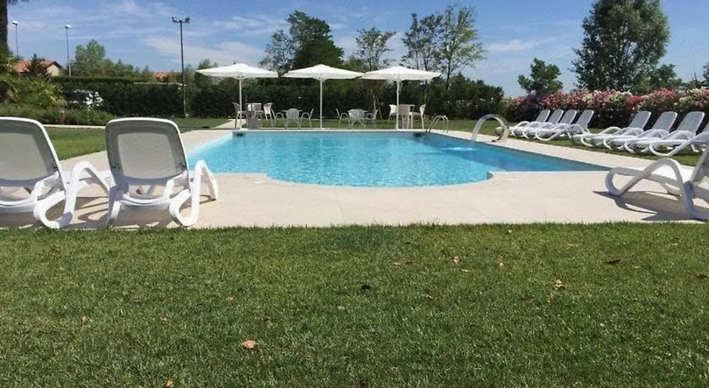 Omnia OUTDOOR_POOL