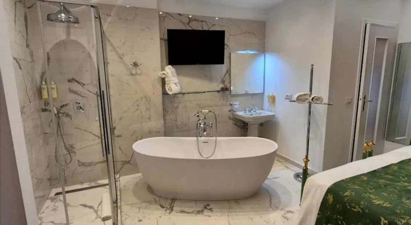 Eveline 2 - Piscina Privata o Jacuzzi Badezimmer
