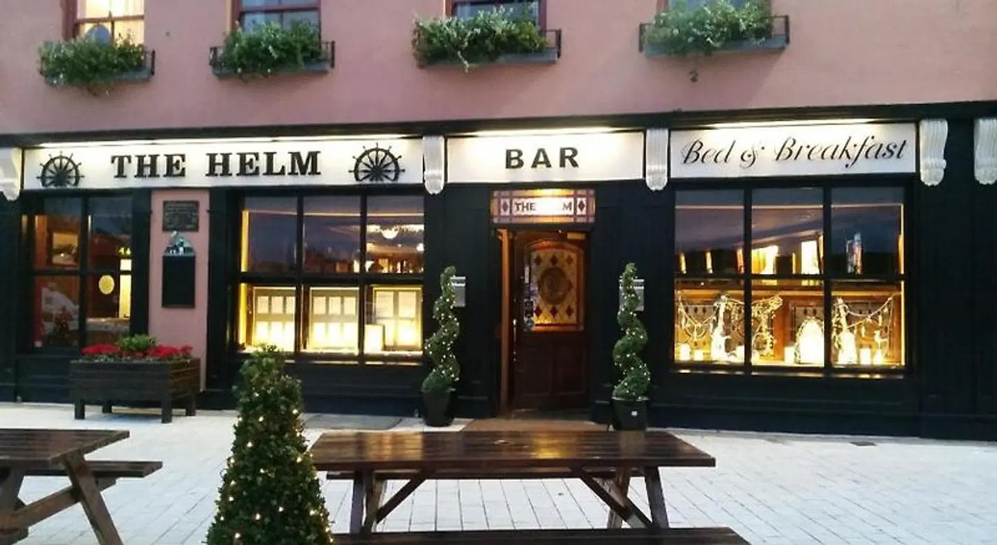 The Helm Apartments B&B EXTERIOR