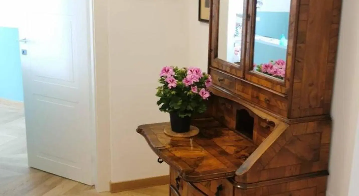 Center 2 Rooms ROOM_EXAMPLE