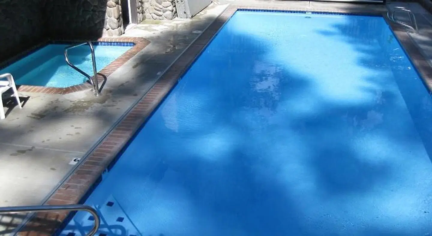 Eagle Cap Chalets OUTDOOR_POOL