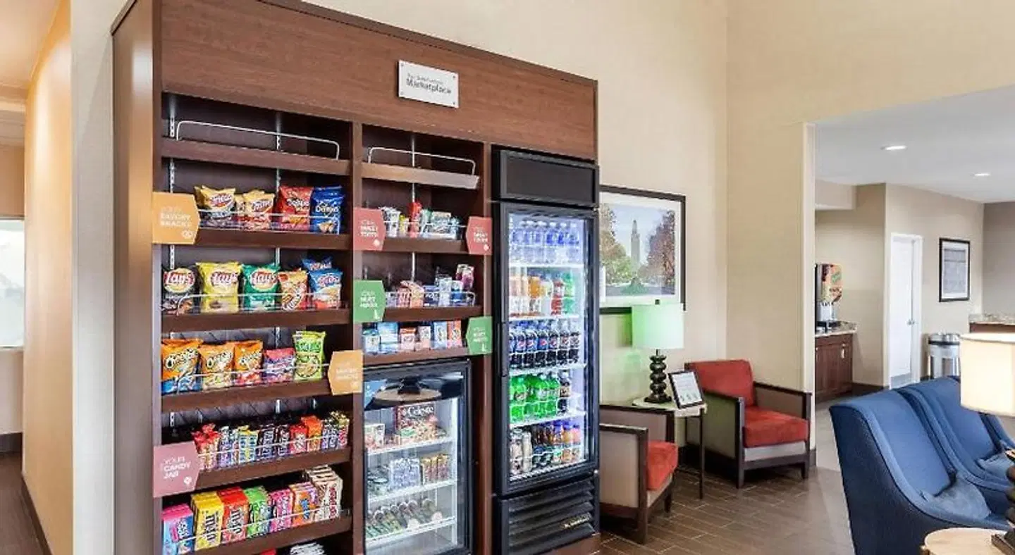 Comfort Suites University Bar