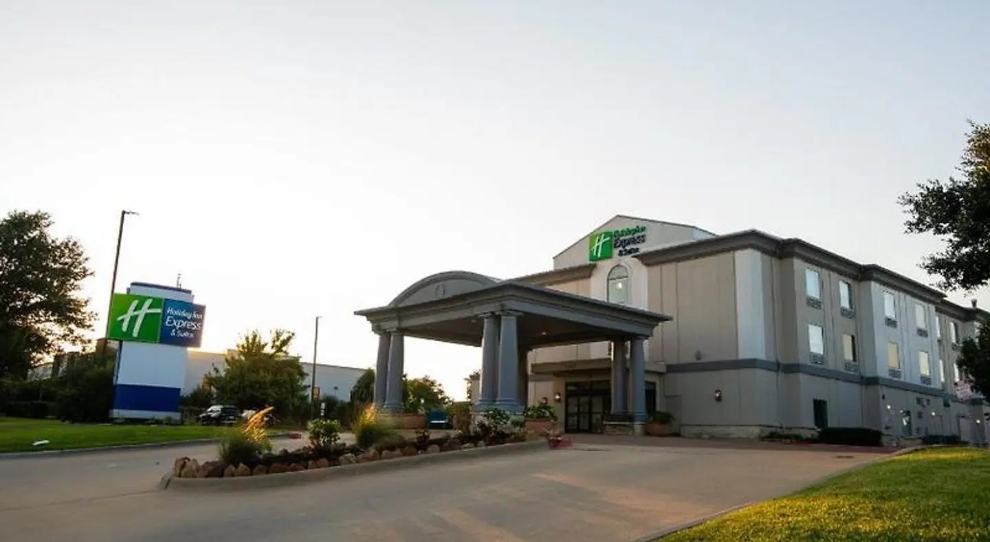 Holiday Inn Express & Suites College Station by IHG EXTERIOR