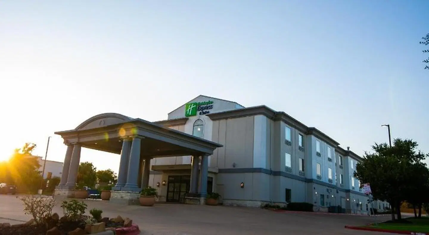 Holiday Inn Express & Suites College Station by IHG EXTERIOR