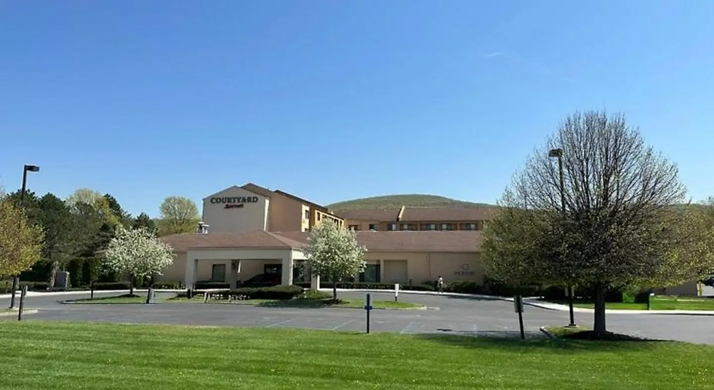 Courtyard by Marriott Fishkill EXTERIOR