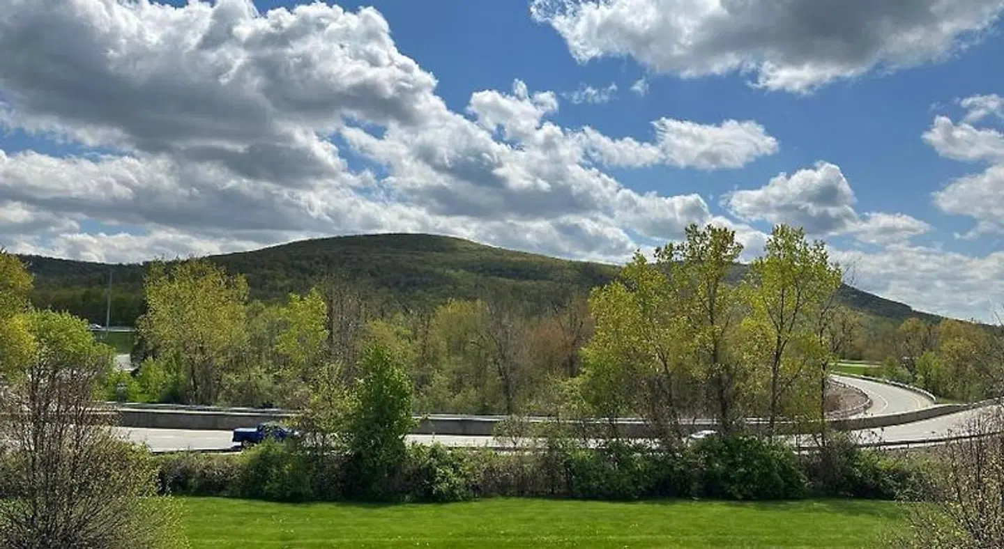 Courtyard by Marriott Fishkill LANDSCAPE