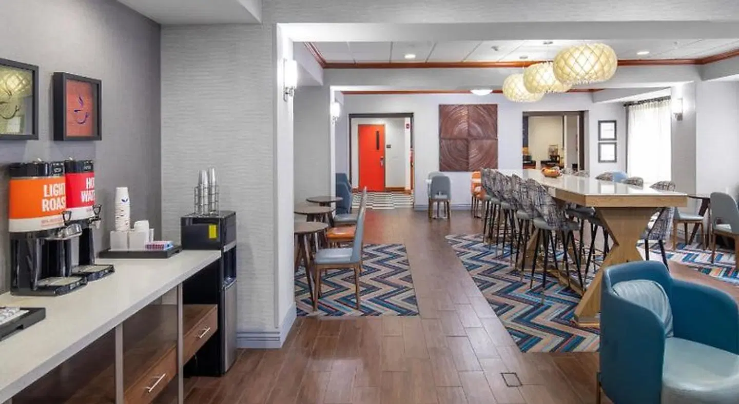 Hampton Inn Omaha West-Lakeside Bar