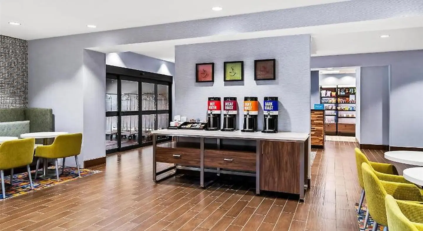 Hampton Inn Omaha/West Dodge Road (Old Mill) LOUNGE_LOBBY