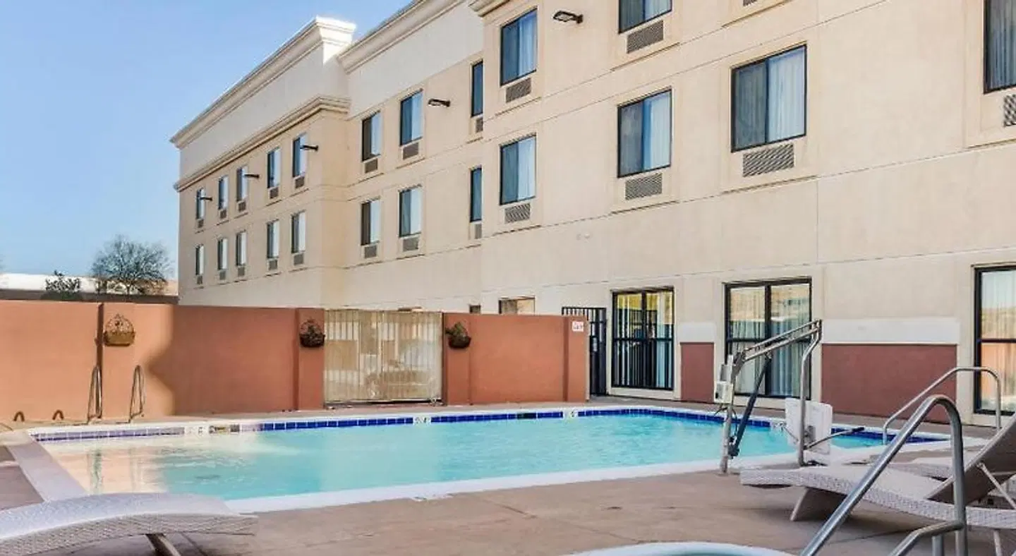 Comfort Suites Barstow OUTDOOR_POOL