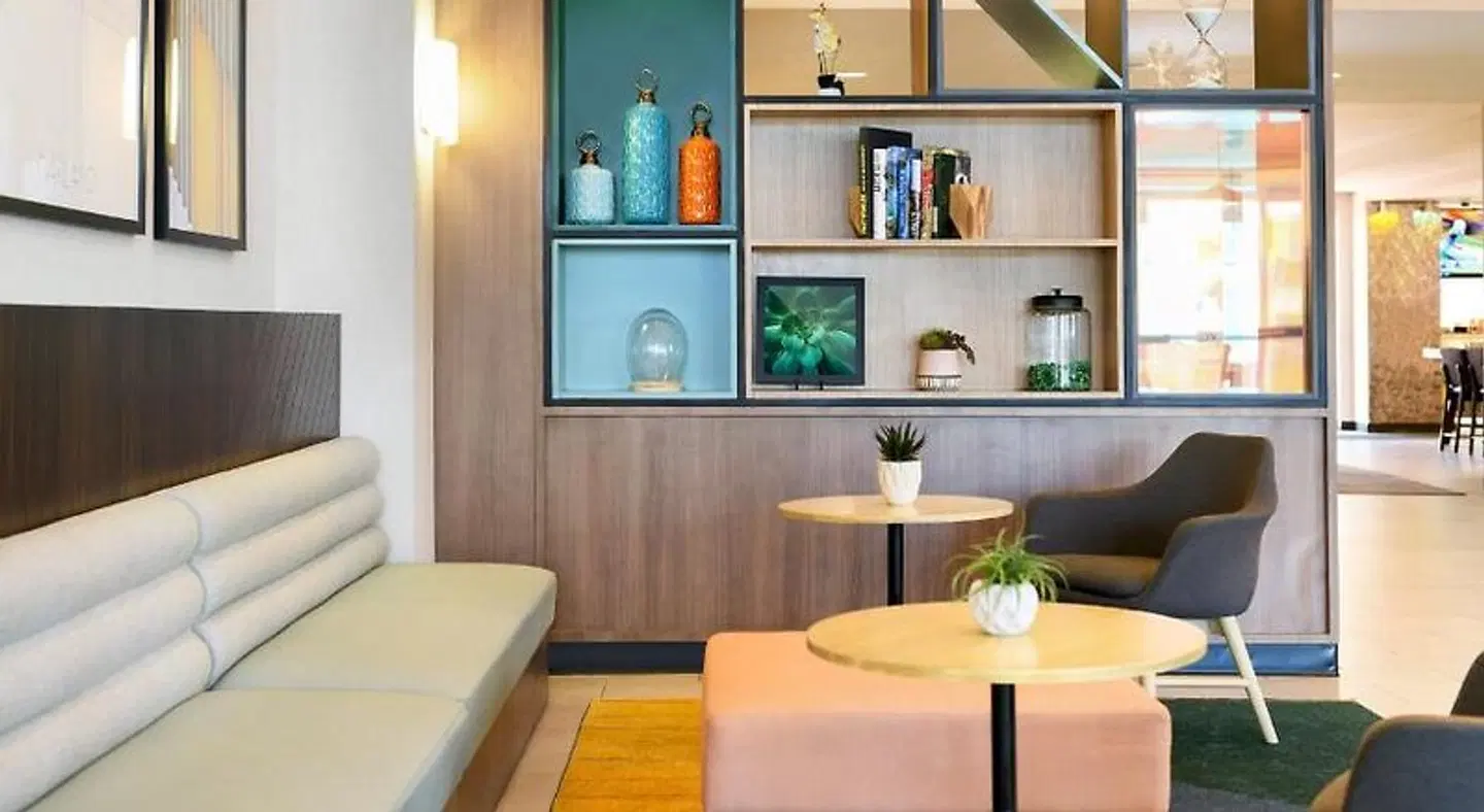 Holiday Inn & Suites Oakland - Airport by IHG LOUNGE_LOBBY