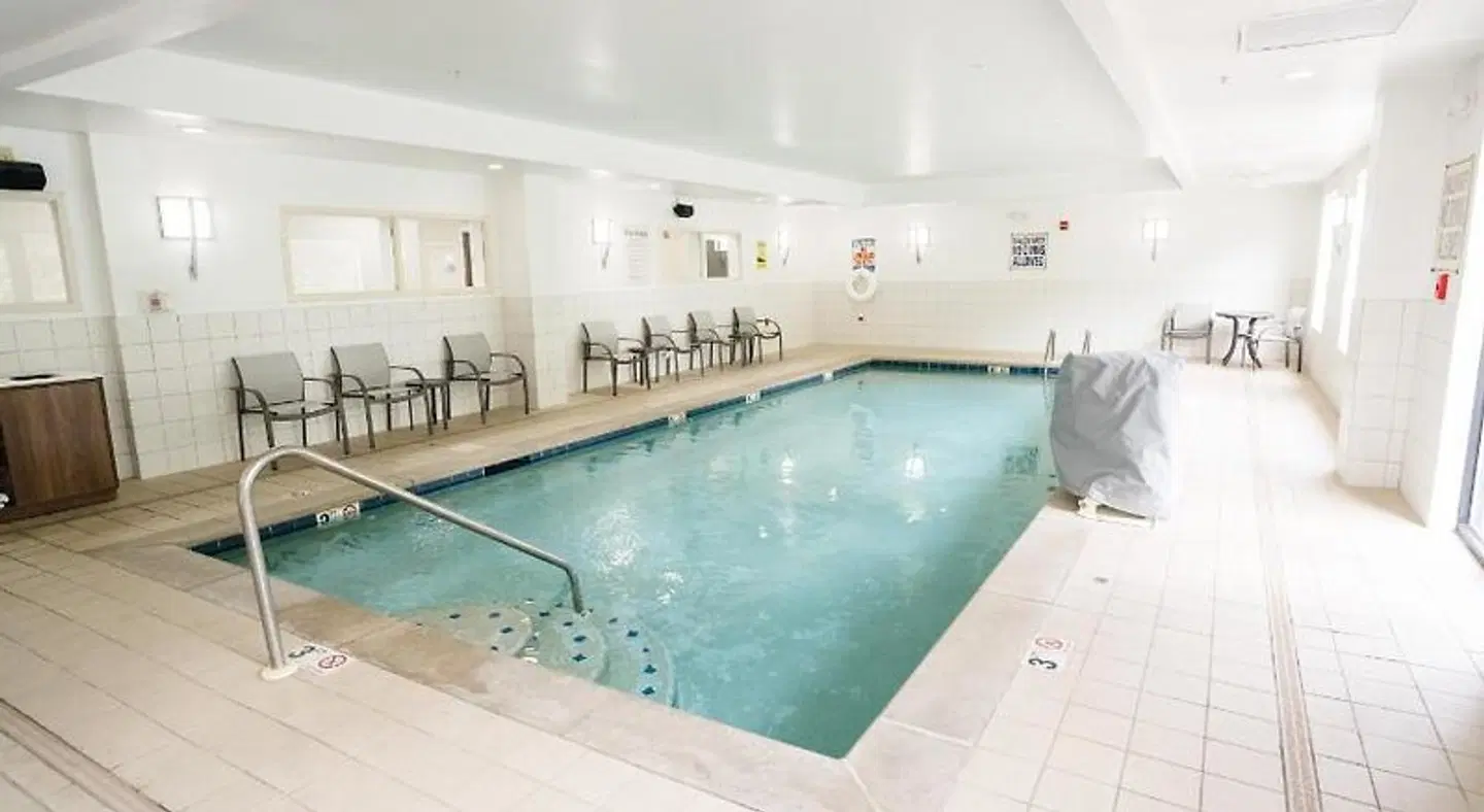 Holiday Inn Express & Suites Kodak East-Sevierville by IHG Hallenbad