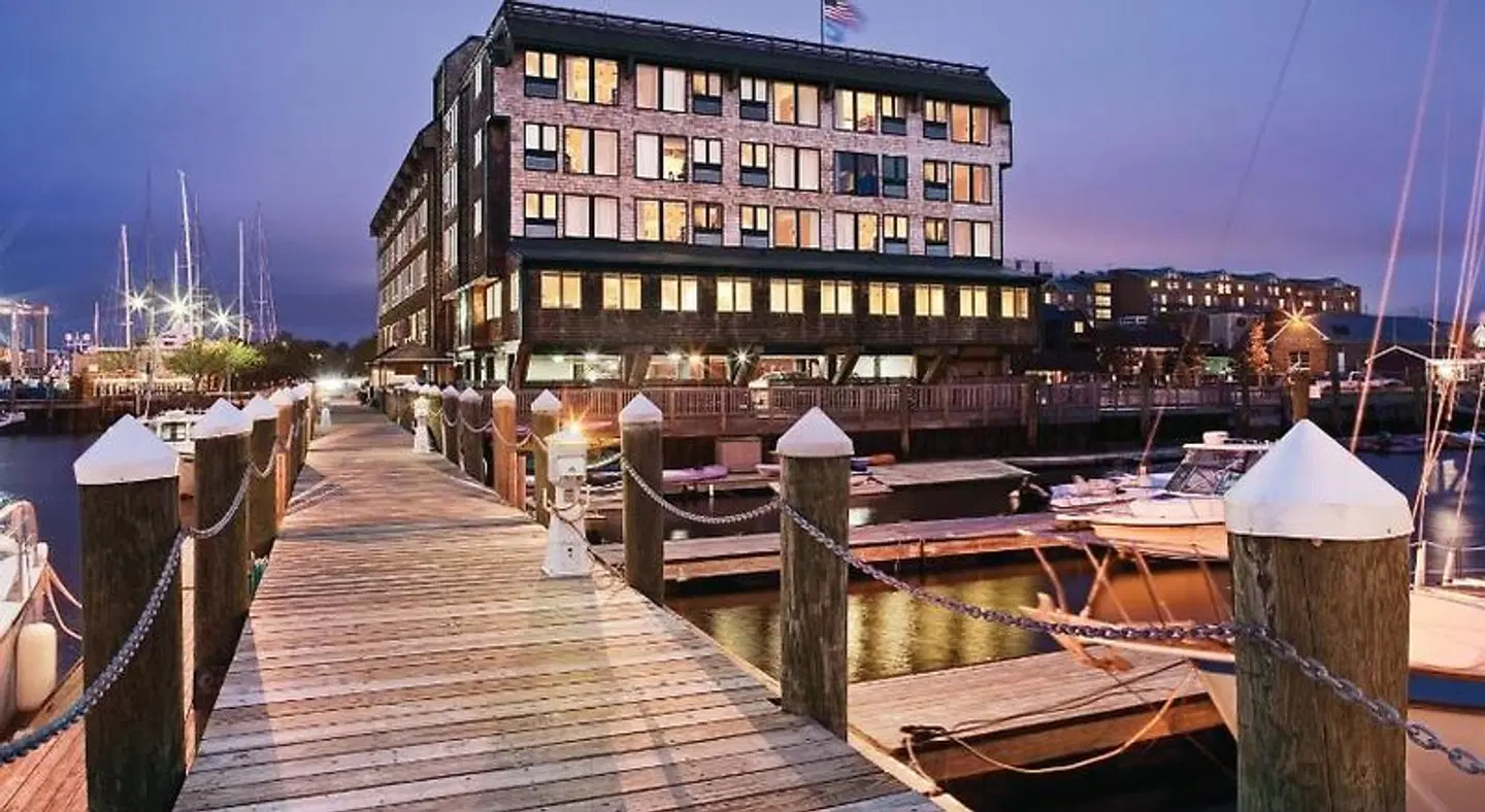 Club Wyndham Inn on Long Wharf EXTERIOR