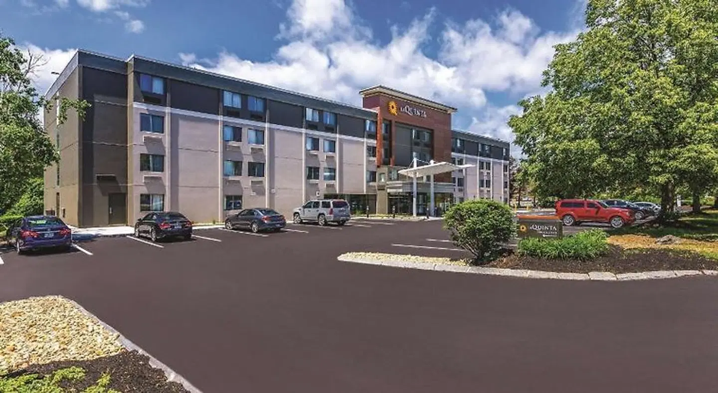 La Quinta Inn & Suites Salem, NH EXTERIOR