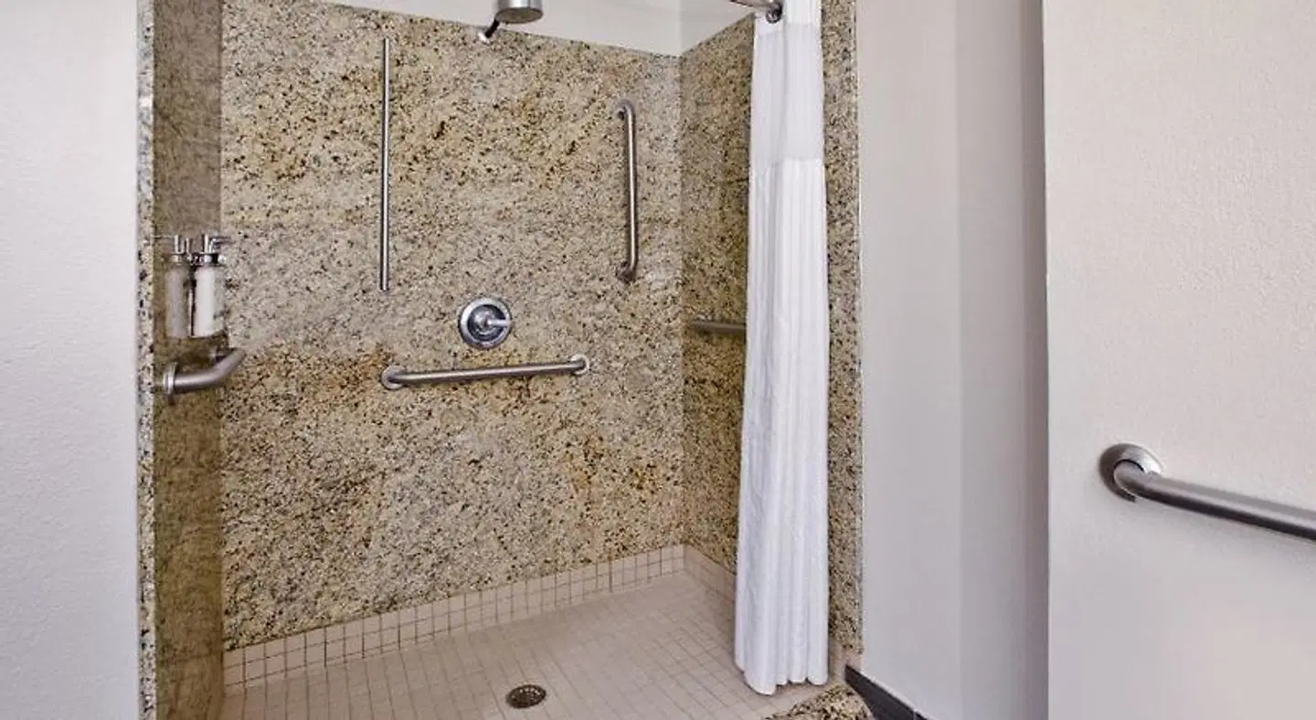 Holiday Inn Express & Suites Sumter by IHG Badezimmer