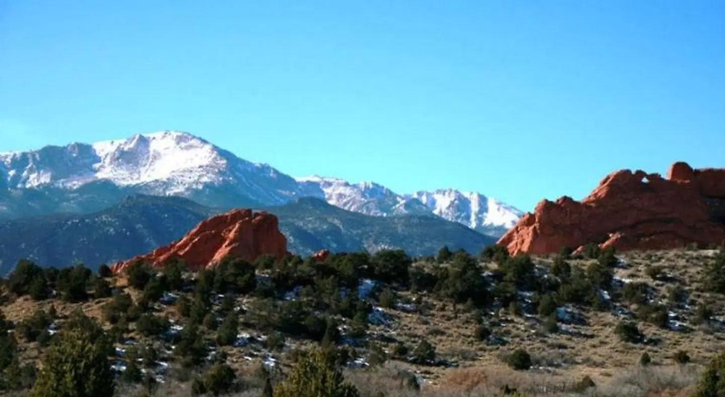 Fairfield Inn & Suites by Marriott Colorado Springs Air Force Academy EXTERIOR