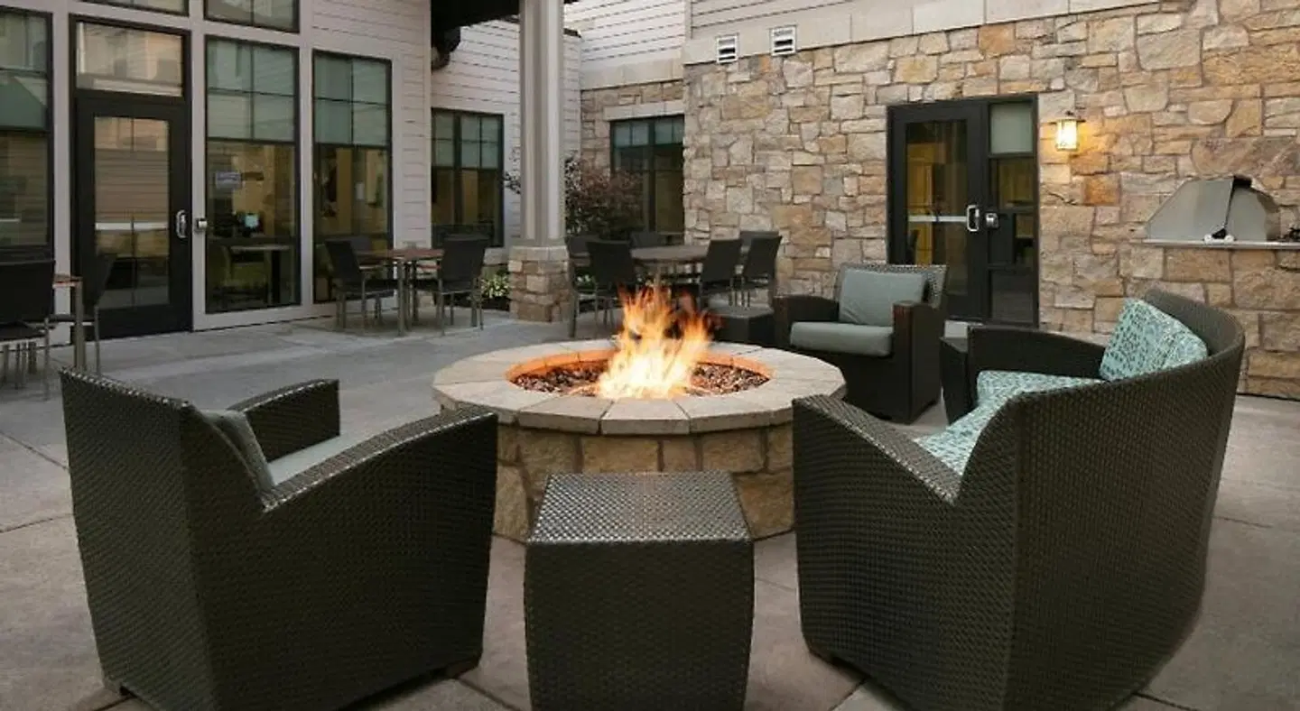 Residence Inn by Marriott Lincoln South Terrasse