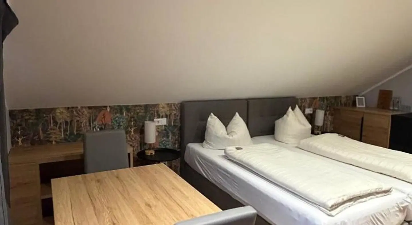 Senator ROOM_EXAMPLE
