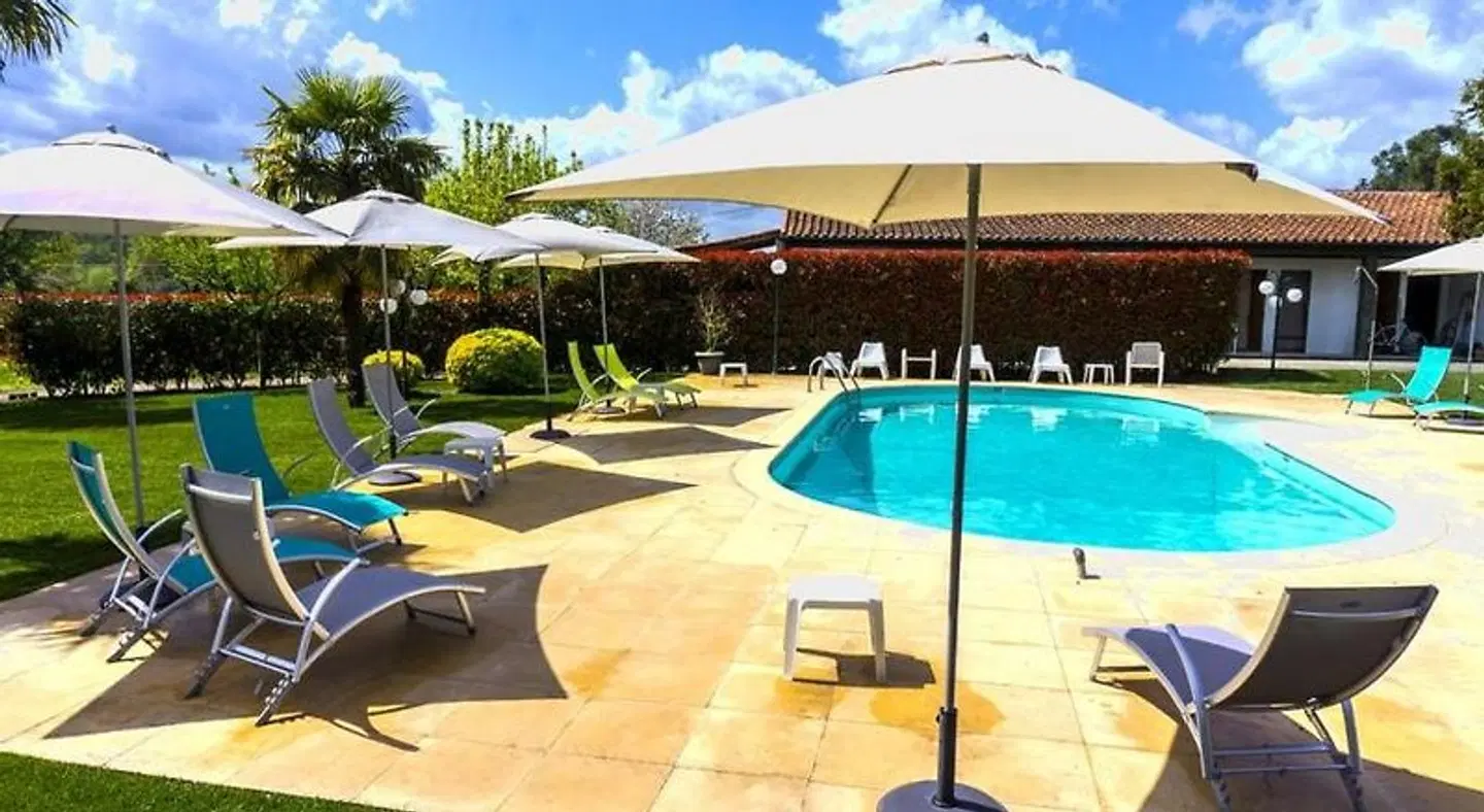 Casa Fundevila OUTDOOR_POOL