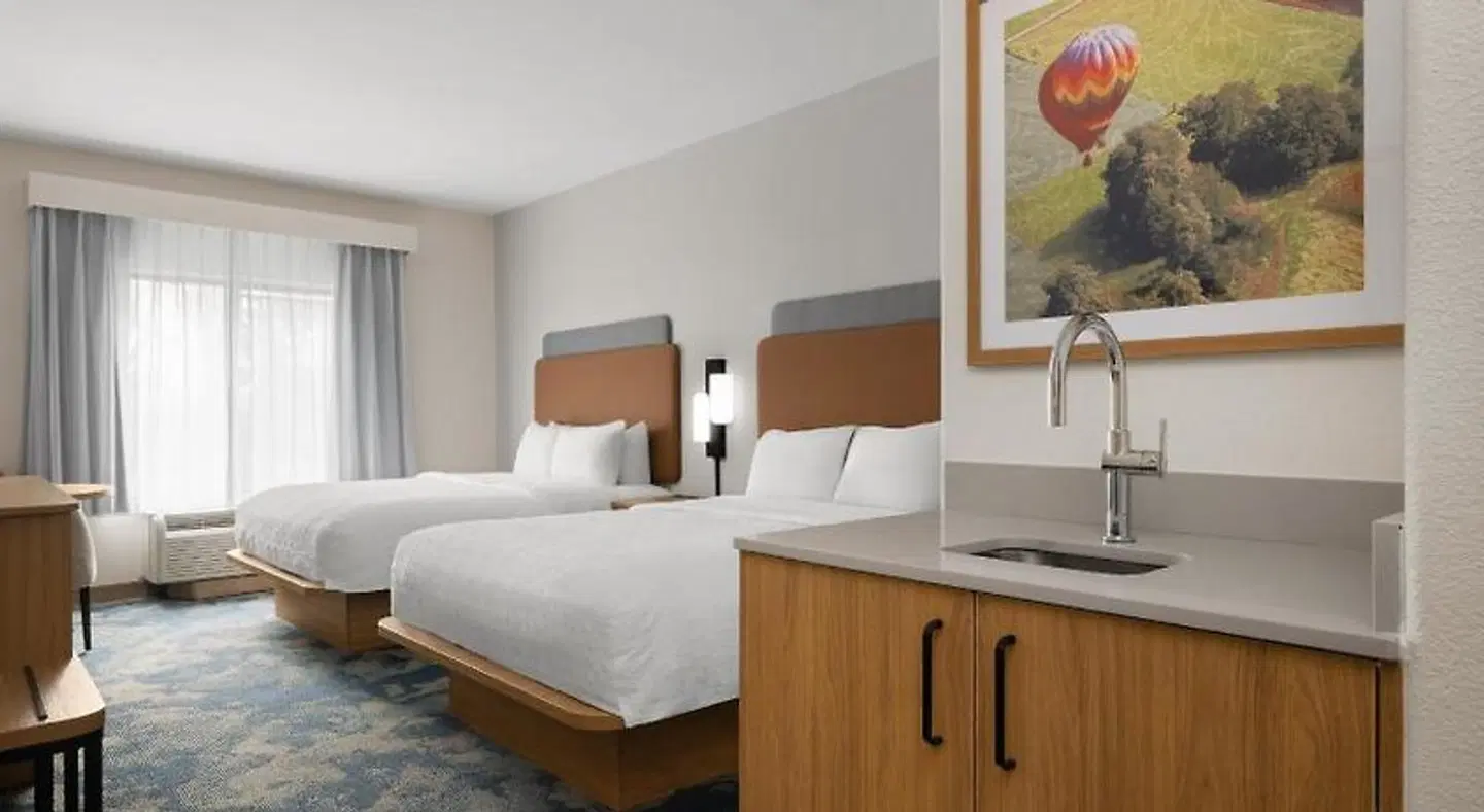 Hampton Inn & Suites Ontario ROOM_EXAMPLE