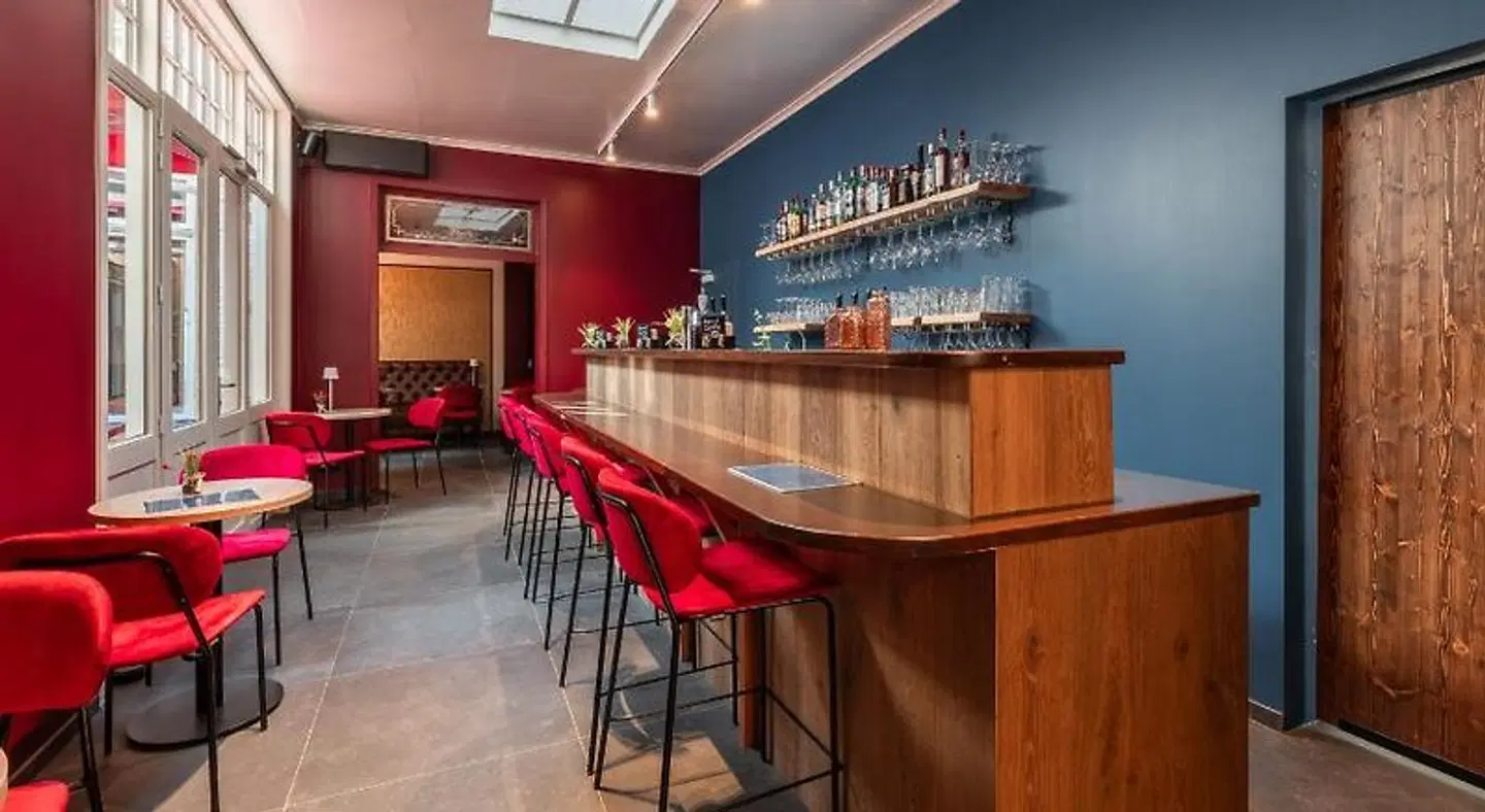 Hostel 28 Bar