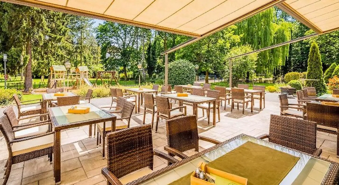 Güldene Berge Terrasse