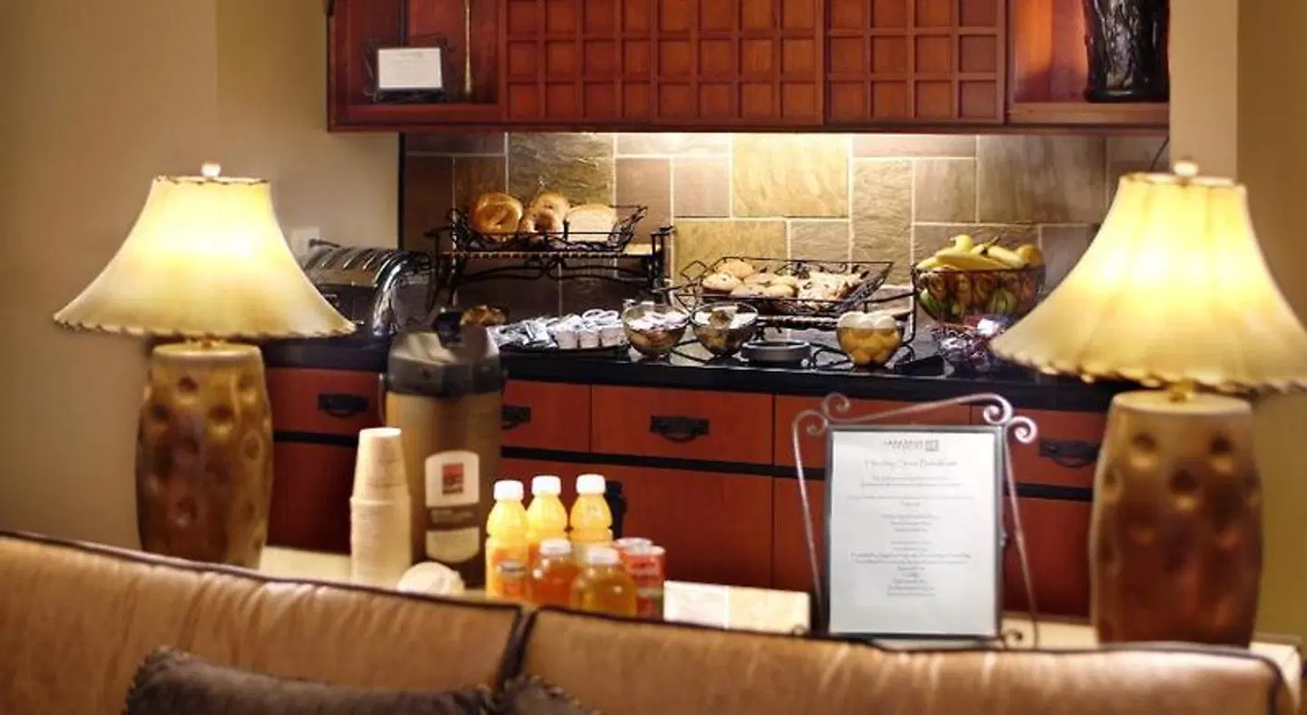 Larkspur Landing Sacramento-An All-Suite Hotel Restaurant