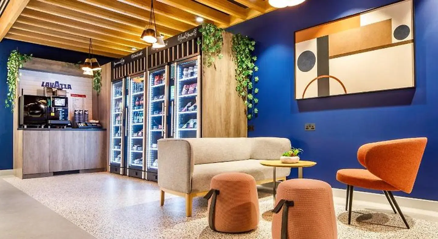 ibis budget Manchester Airport LOUNGE_LOBBY
