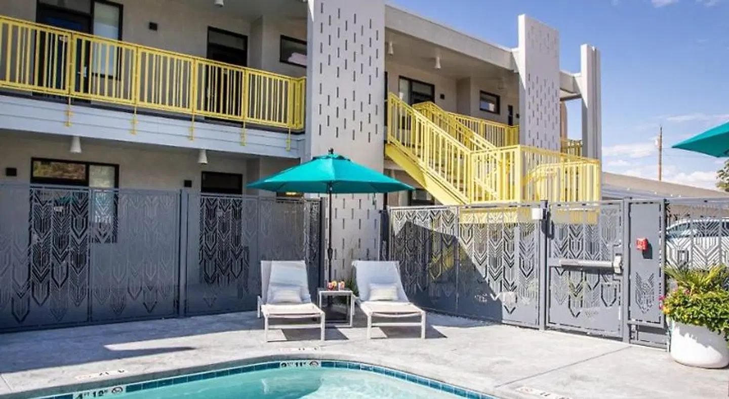 Monterey Non Smokers Motel Old Town OUTDOOR_POOL