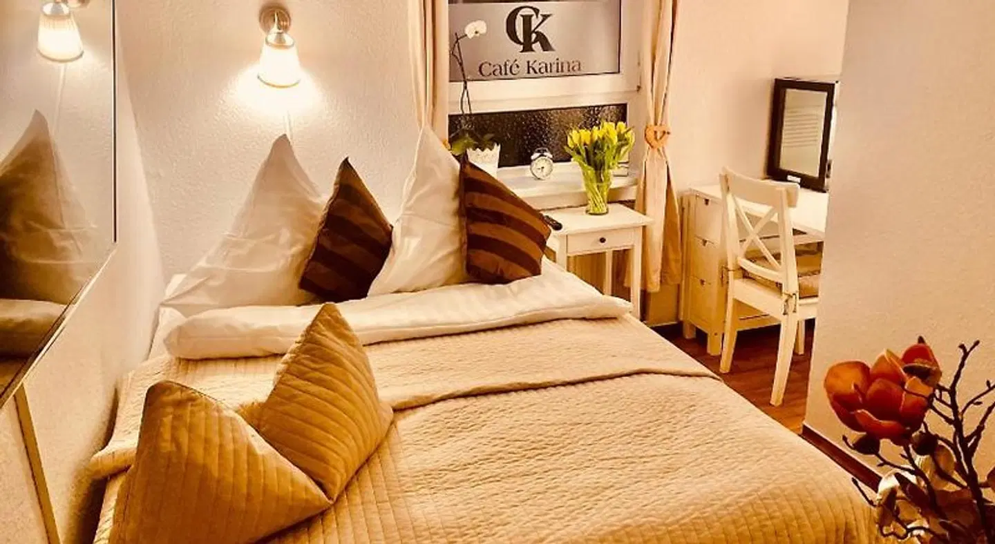 Karina ROOM_EXAMPLE