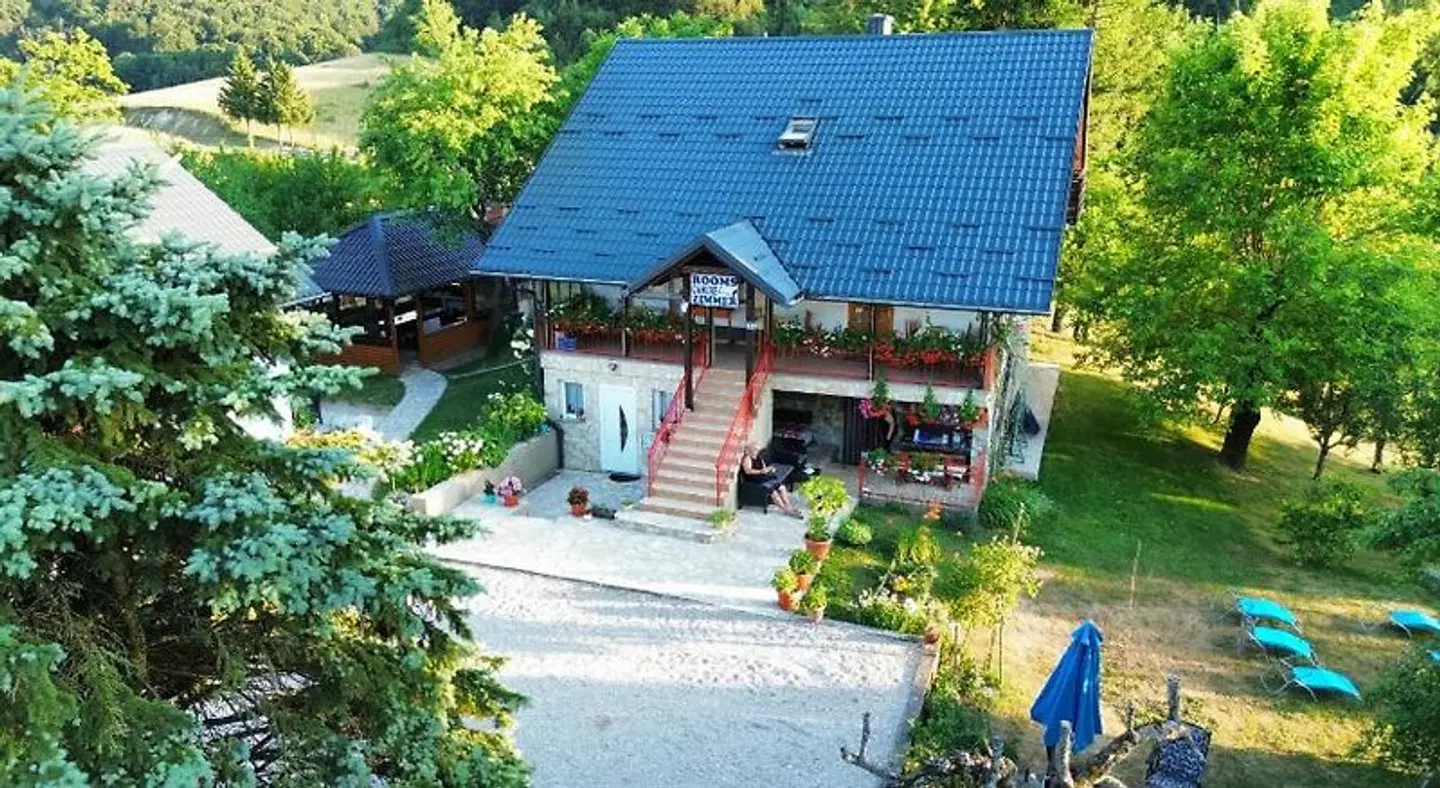 Guest House Family Varda Garten