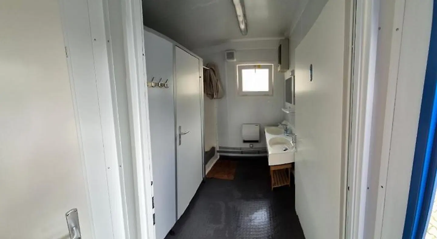 Mini Hotel Übernachten Im Gurkenfass Badezimmer