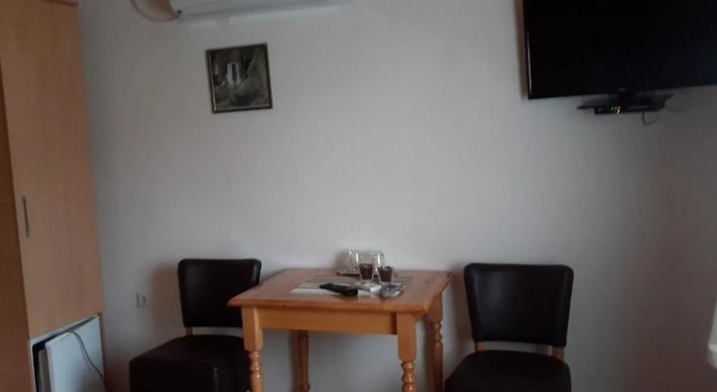 Lake House ROOM_EXAMPLE