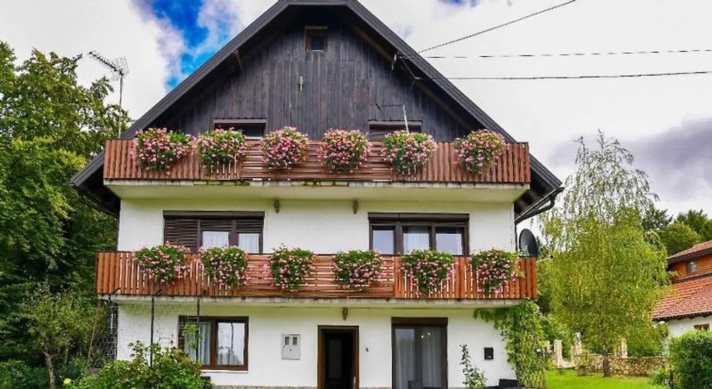 House Tomljanovic EXTERIOR
