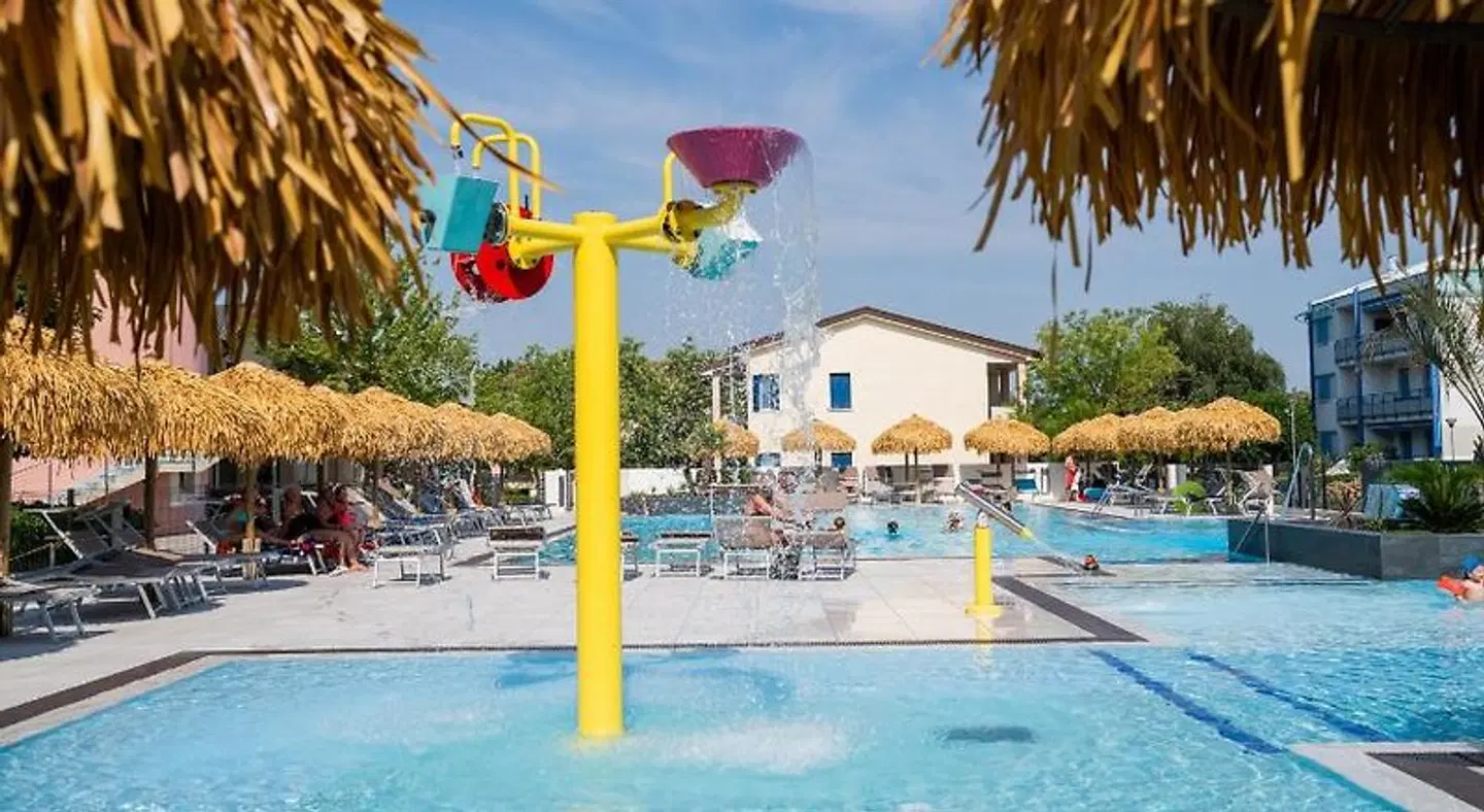 Quercia Lido Altanea OUTDOOR_POOL