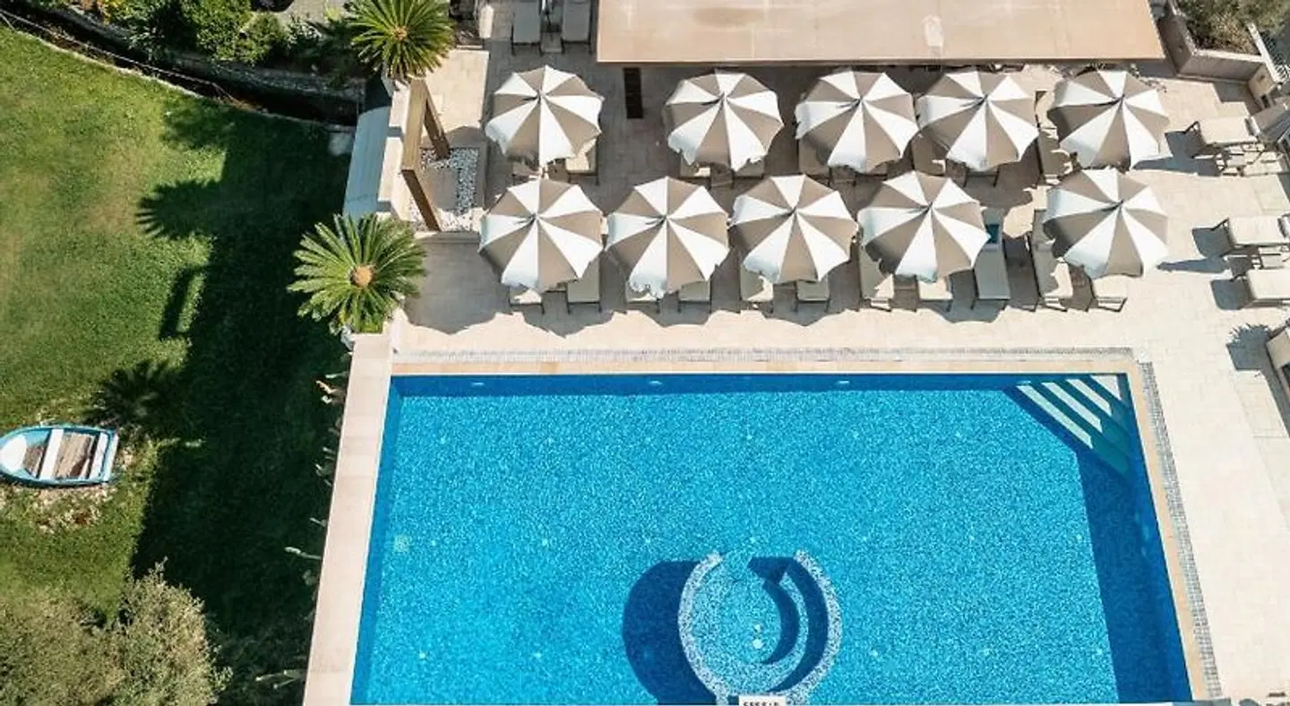 Sun Village Apartments Djenovici Hallenbad