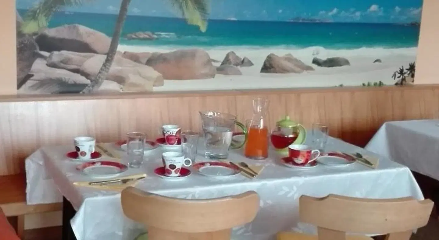 Post Hostel For Youth, Students and Pilgrims Restaurant