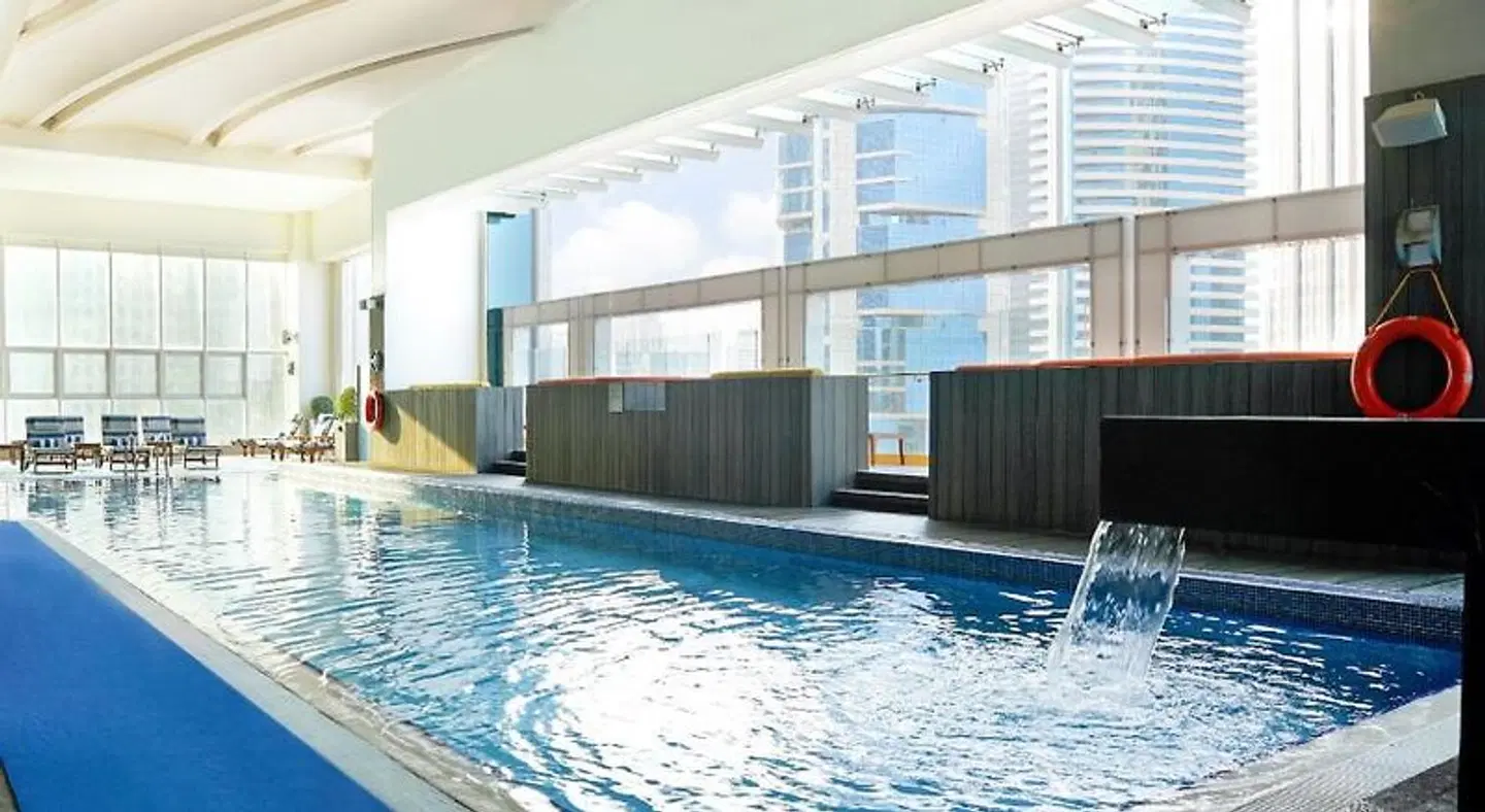 Delta Hotels City Center Doha Hallenbad