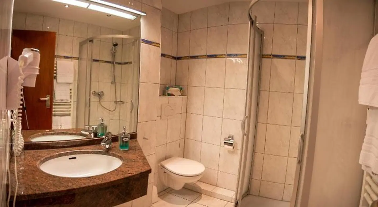 Hotel Quellenhof Bad Urach Badezimmer