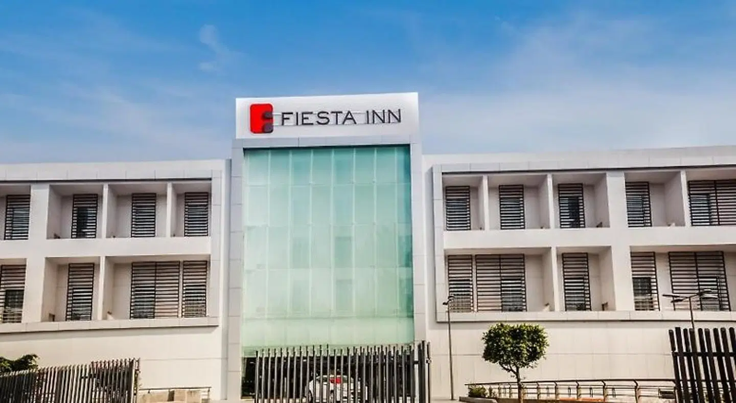 Fiesta Inn Plaza Central Aeropuerto EXTERIOR