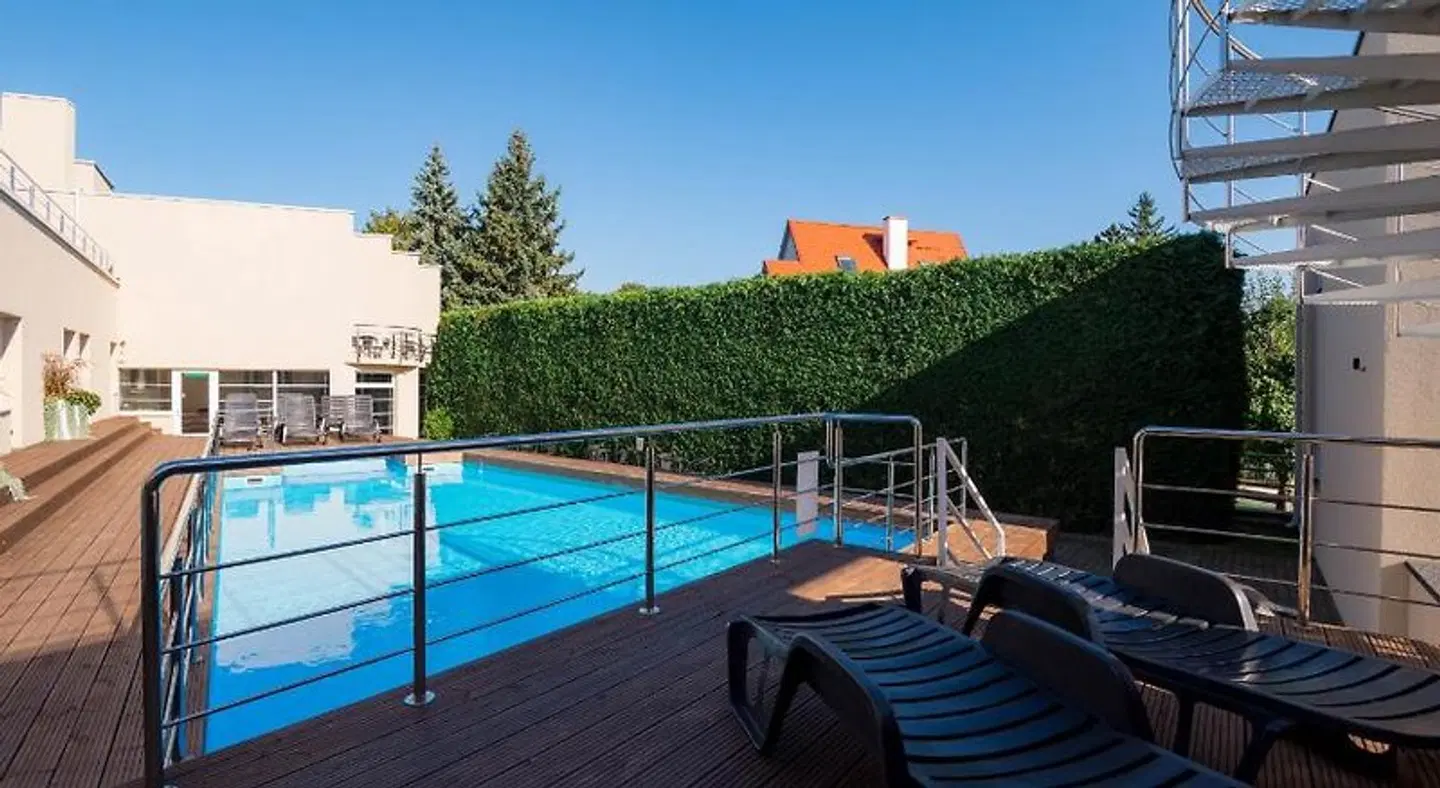 Hotel Vesiroos OUTDOOR_POOL